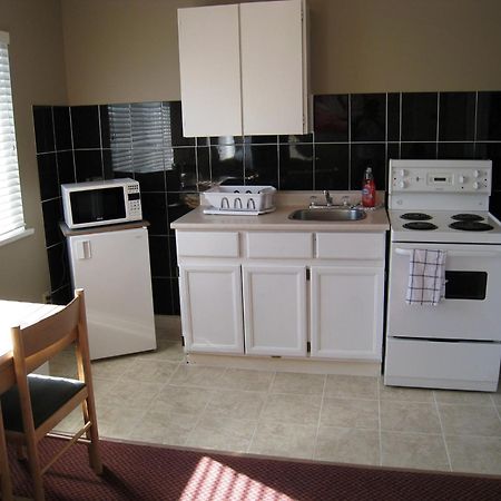 Beach Grove Motel Tsawwassen Bagian luar foto