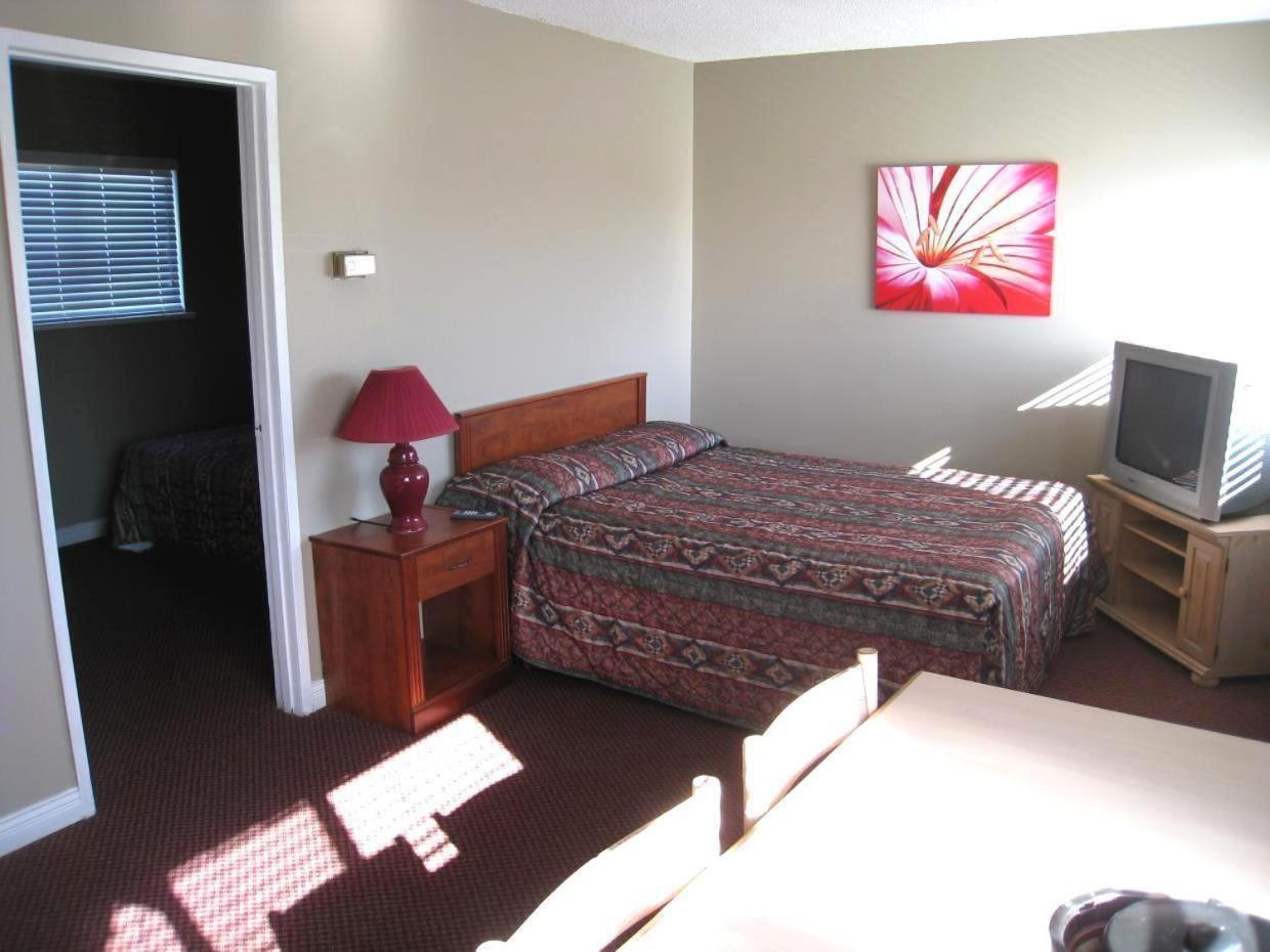 Beach Grove Motel Tsawwassen Bagian luar foto